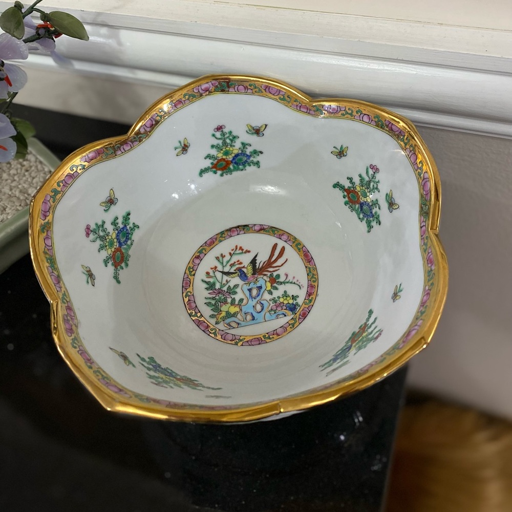 Vintage MACAU Hand-Painted Porcelain Decorative Bowl - Picture 4 of 8